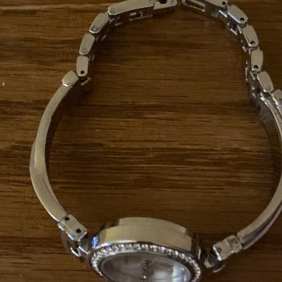 Fashion watch to wear with your favorite bracelets - Picture 2 of 3